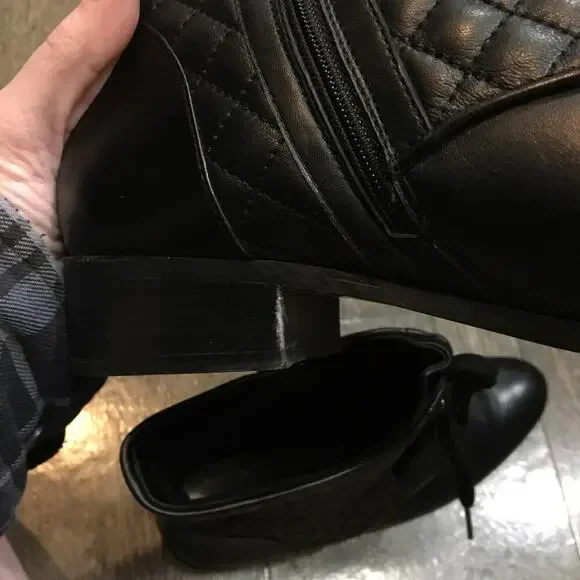 Neiman Marcus Women’s Size 9 Quilted Lace Up Black Boots - Picture 10 of 13